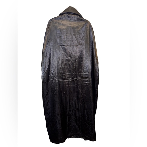 Spirit Halloween Black Men's Cape - Picture 3 of 3